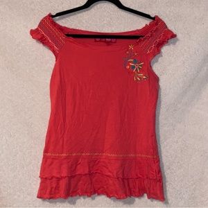 Ruffled Embroidered Top 🌺